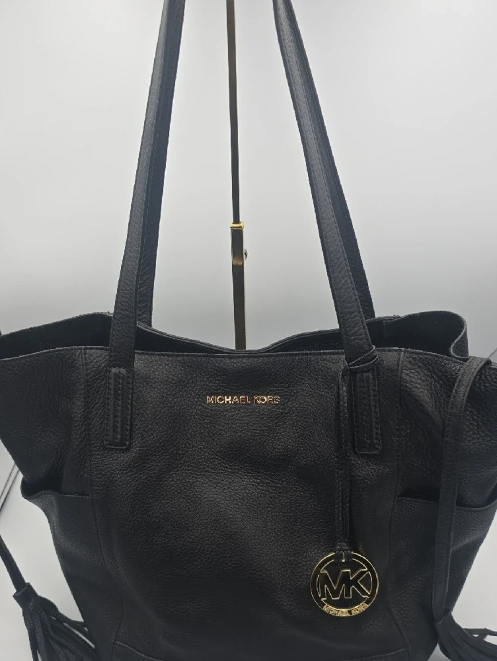 Michael Kors Black Pebbled Leather Tassle Large Tote W/ Gold MK Charm (EUC)✨️🖤✨